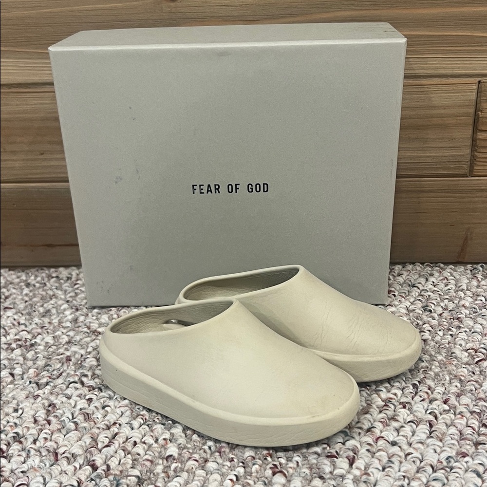Fear Of God ‘The California’ Dusty Concrete Mule Slides